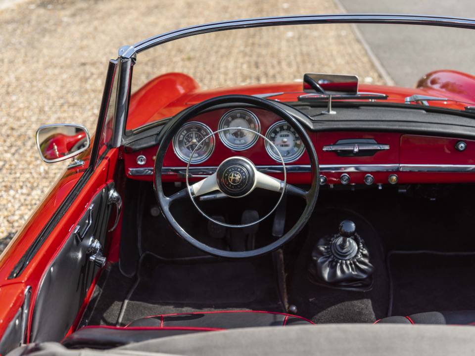 Image 22/34 of Alfa Romeo Giulietta Spider (1960)