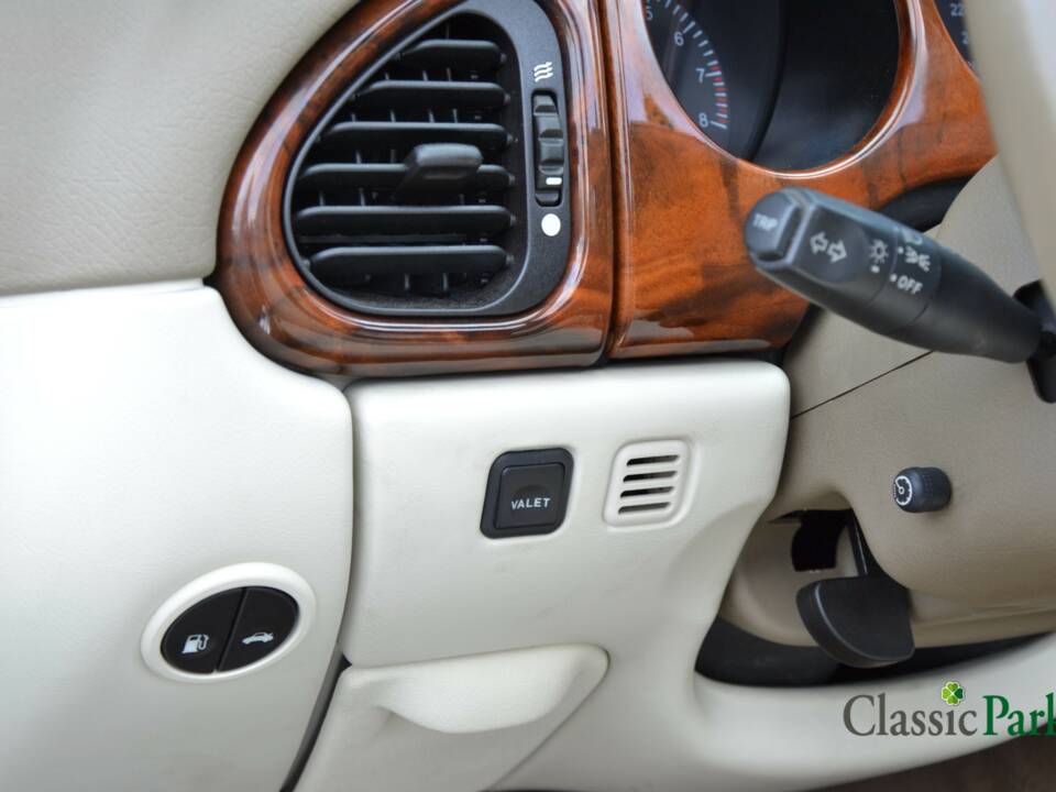 Imagen 45/50 de Jaguar XK8 4.0 (1998)