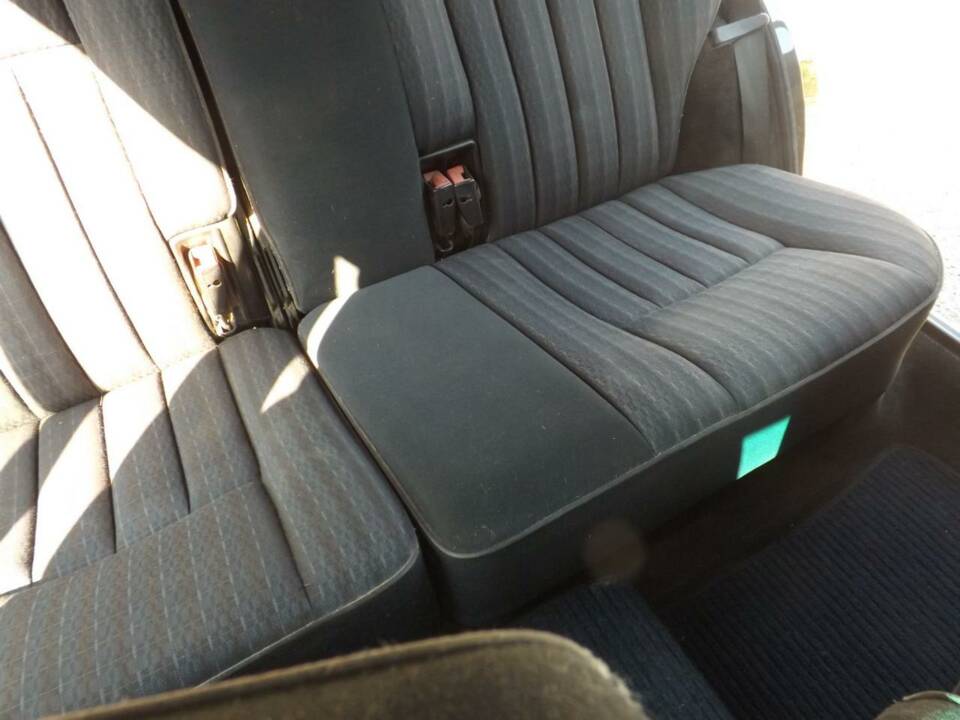 Image 48/50 of Mercedes-Benz 250 TD Turbo (1992)