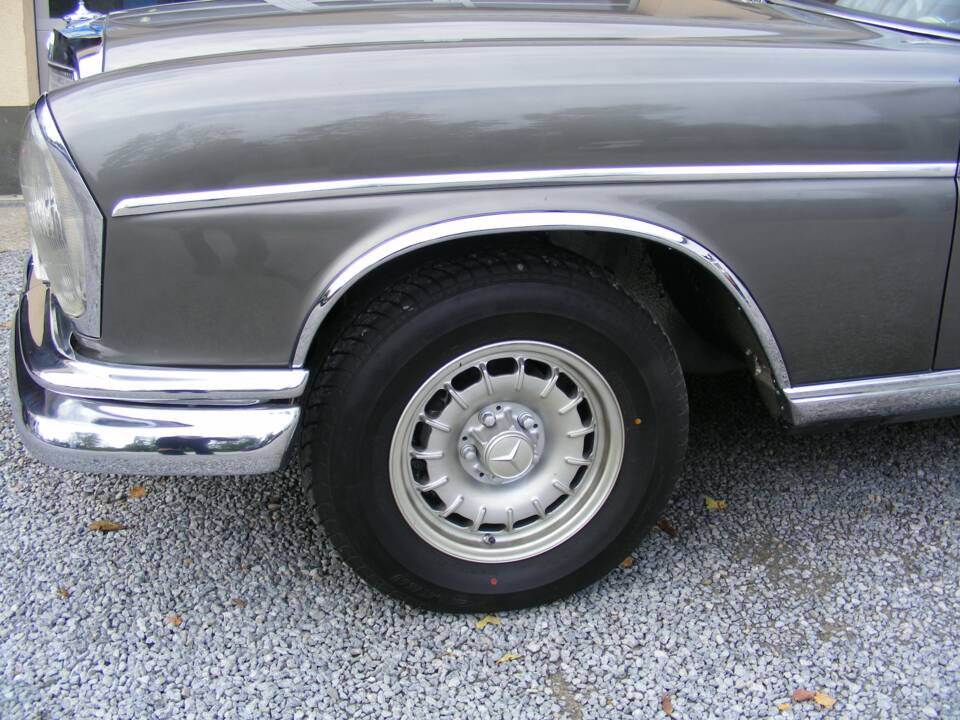 Afbeelding 55/68 van Mercedes-Benz 300 SE (1964)