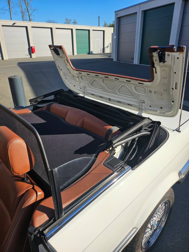 Immagine 7/67 di BMW 320i (1990)