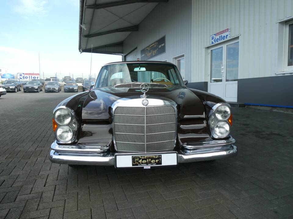 Image 2/21 of Mercedes-Benz 280 SE (1969)