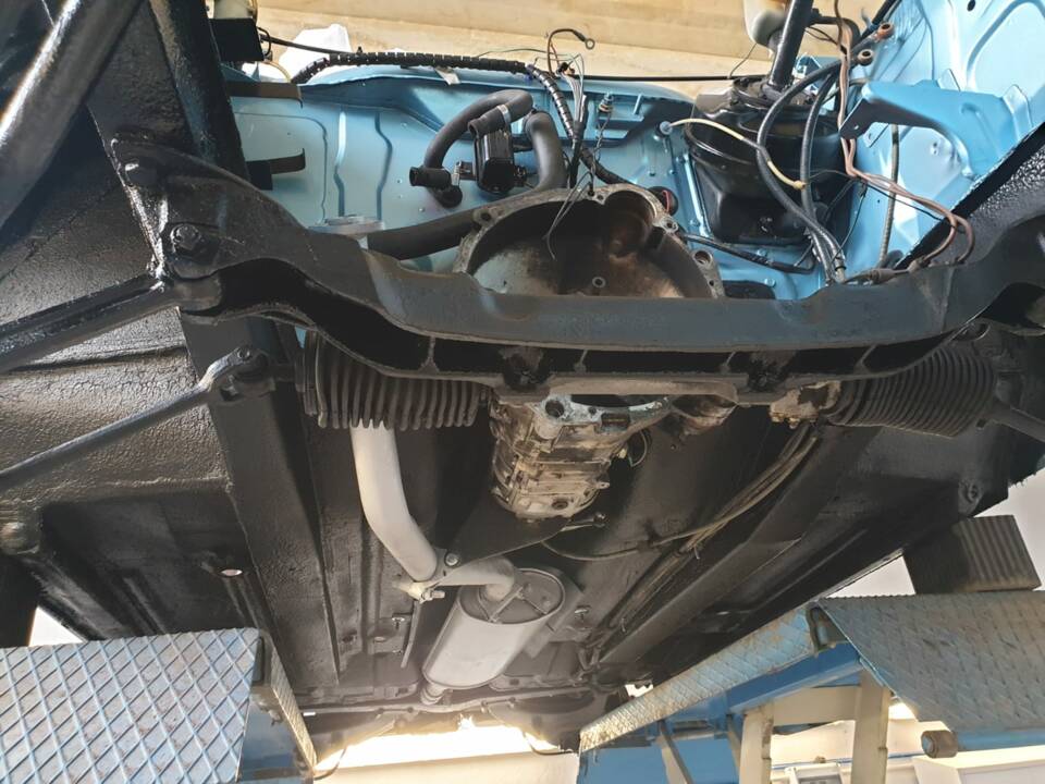 Image 49/57 of Peugeot 504 Convertible (1974)