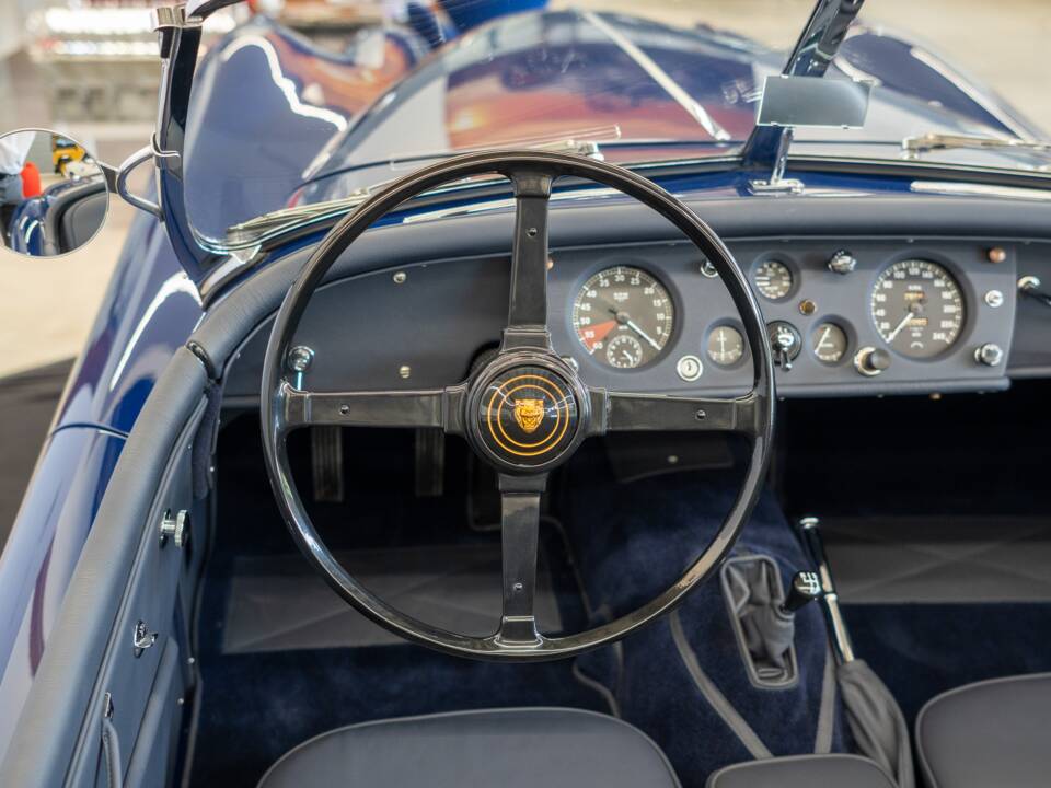 Immagine 42/62 di Jaguar XK 140 OTS (1954)