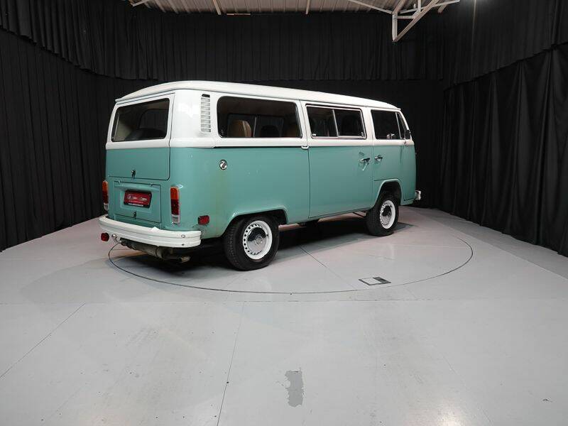 Bild 2/15 von Volkswagen T2b Kleinbus (1978)