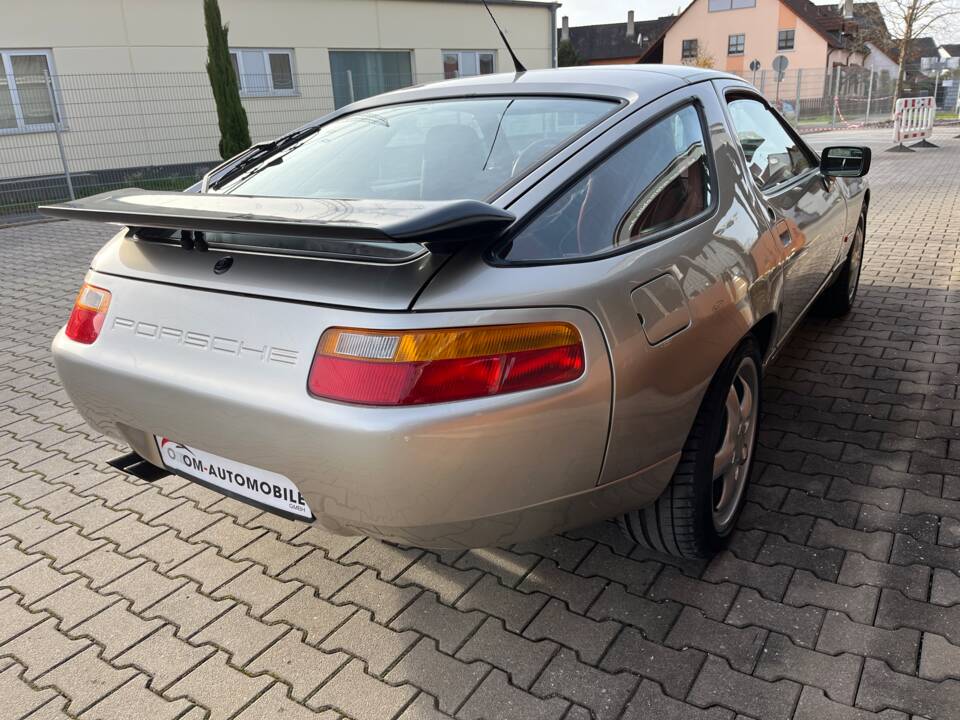 Bild 2/17 von Porsche 928 GT (1989)