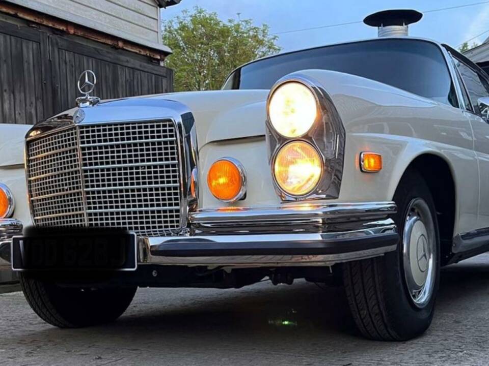 Image 47/50 of Mercedes-Benz 280 SE (1971)