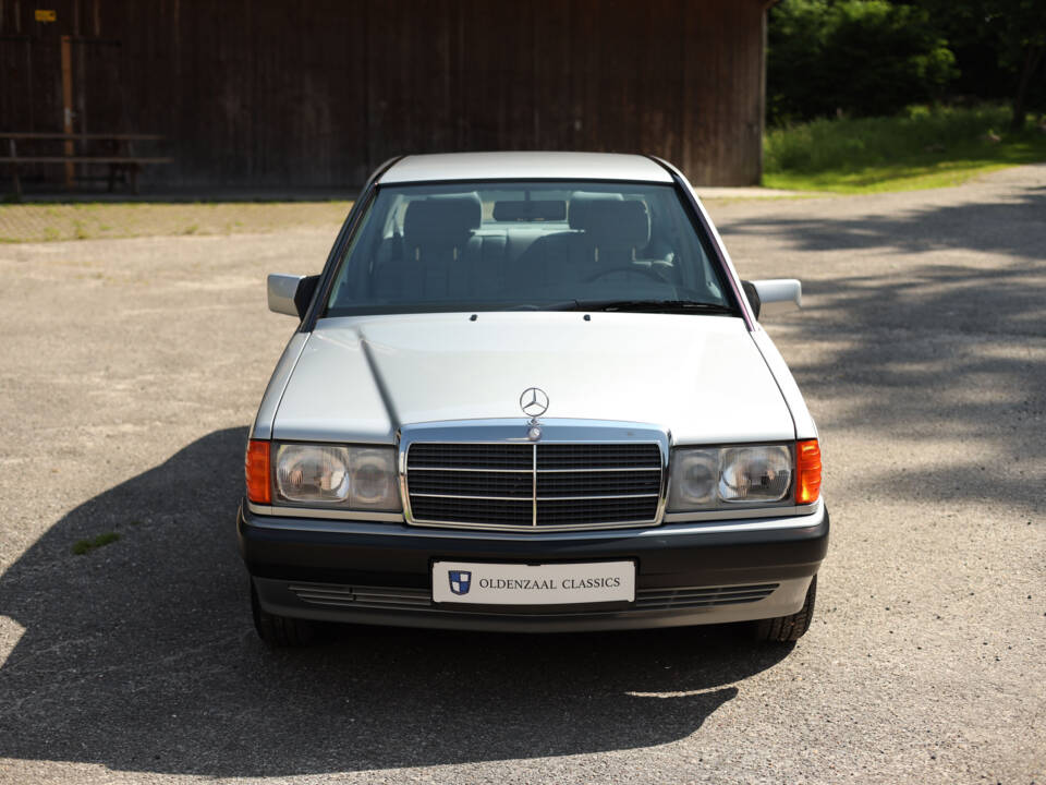 Immagine 8/100 di Mercedes-Benz 190 E 2.3 (1992)