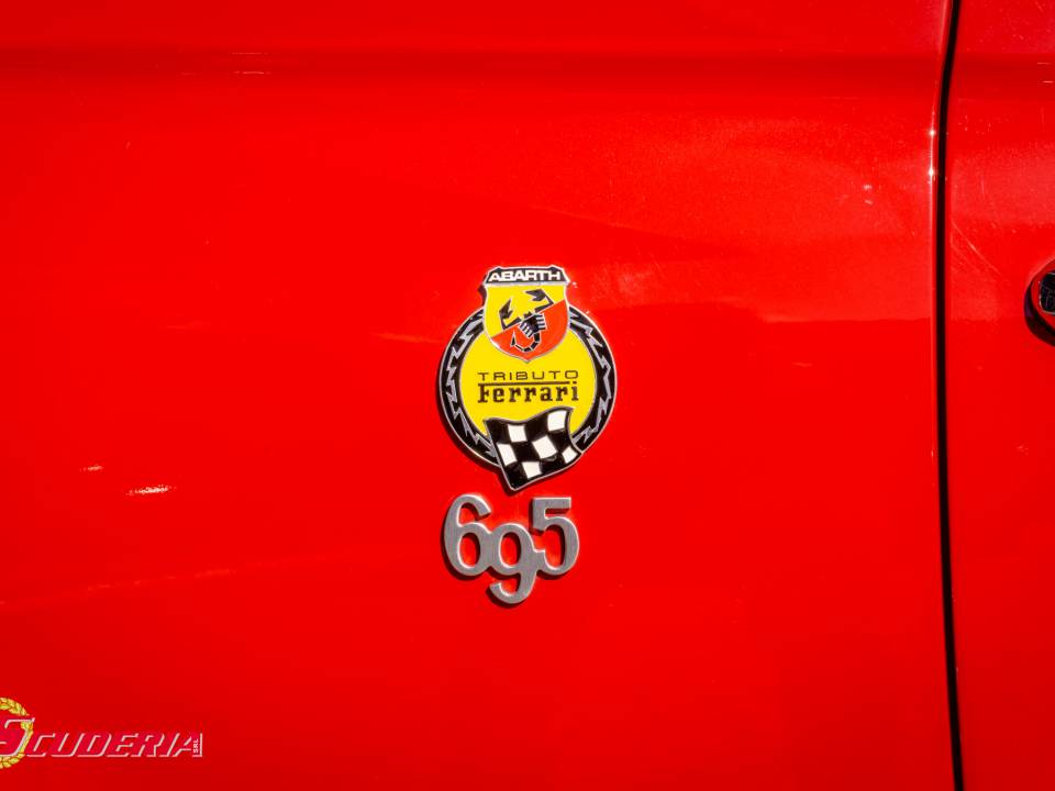 Bild 17/36 von Abarth 695 «Tributo Ferrari» (2010)