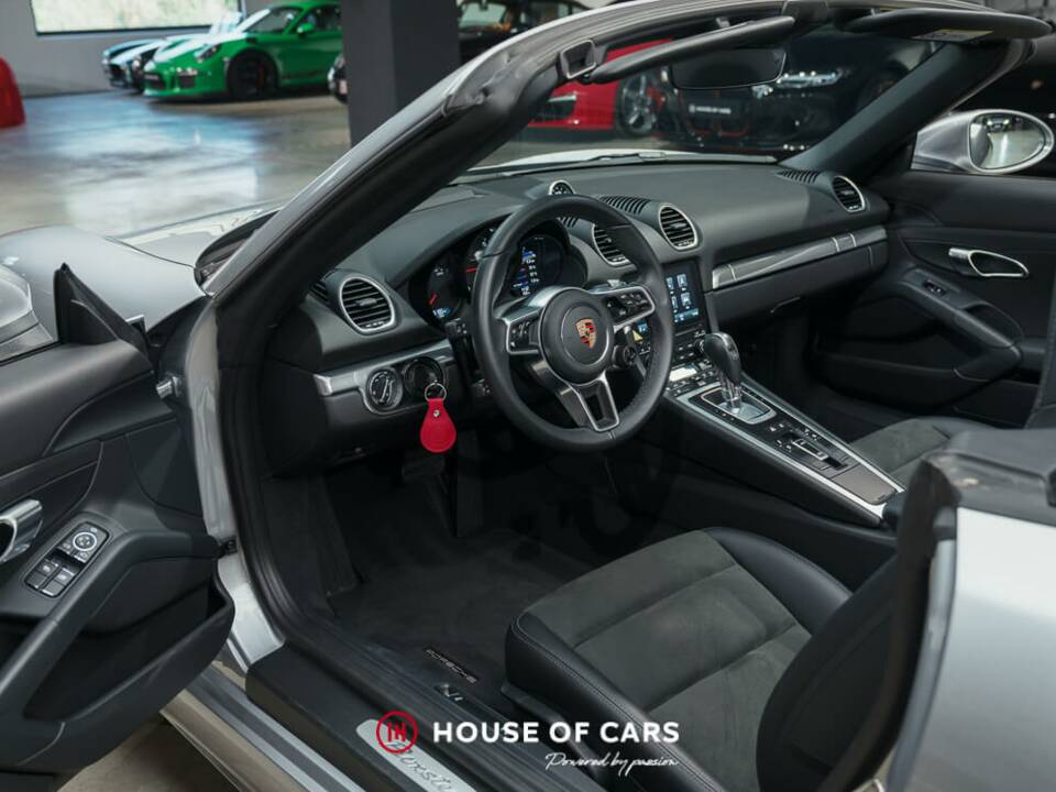 Image 16/25 of Porsche 718 Boxster (2023)