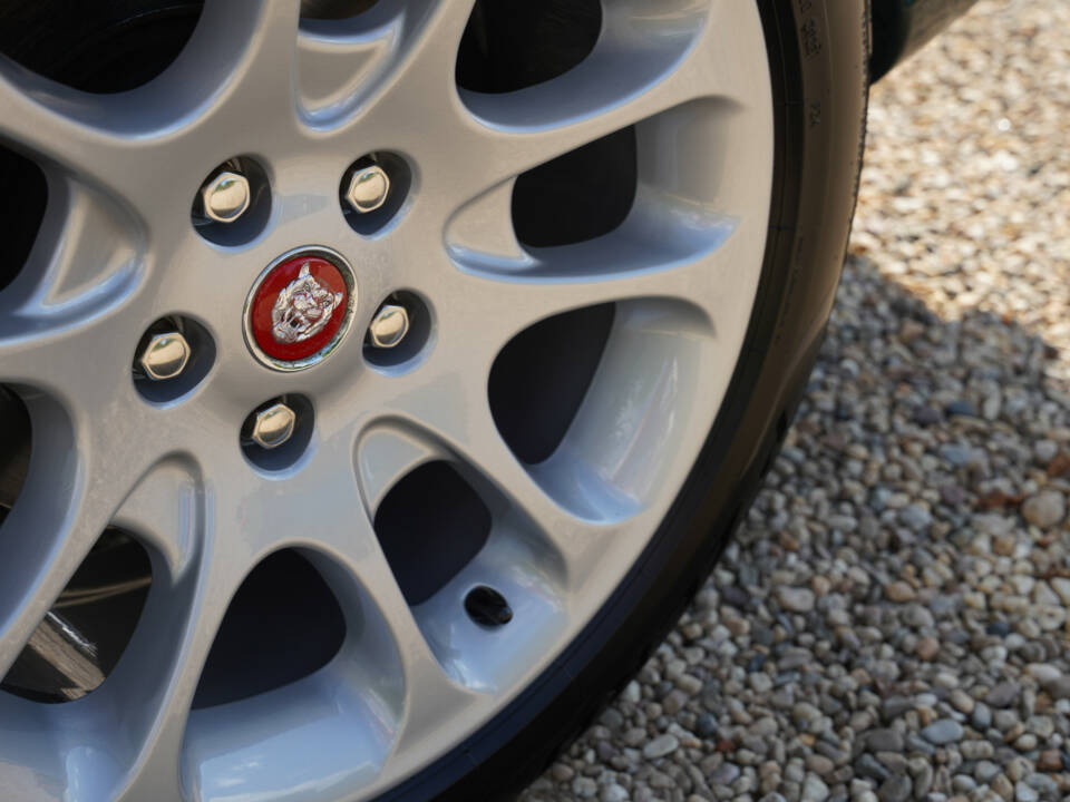 Image 31/50 of Jaguar XKR (2001)