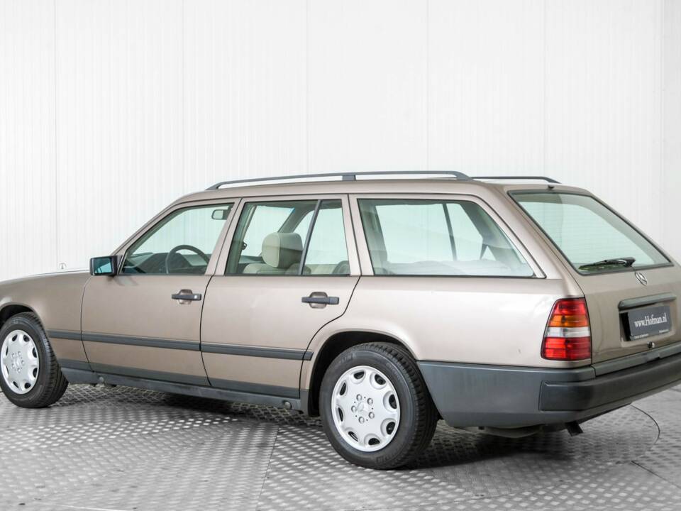 Image 6/50 of Mercedes-Benz 300 TD (1986)