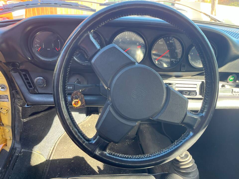 Image 29/77 de Porsche 911 2.7 S (1974)
