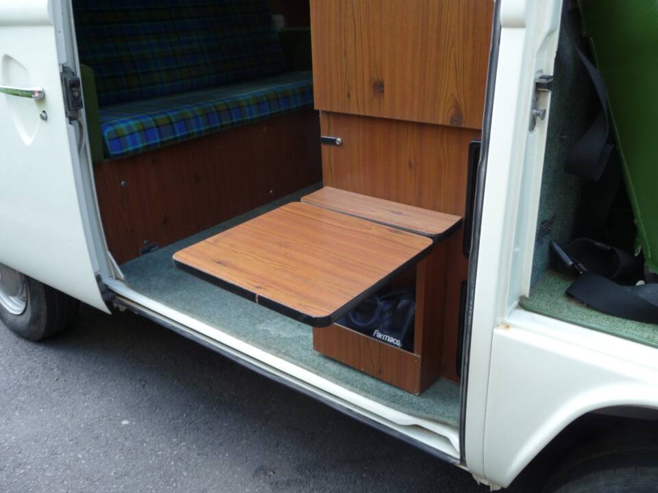 Image 99/100 of Volkswagen T2b Westfalia (1973)