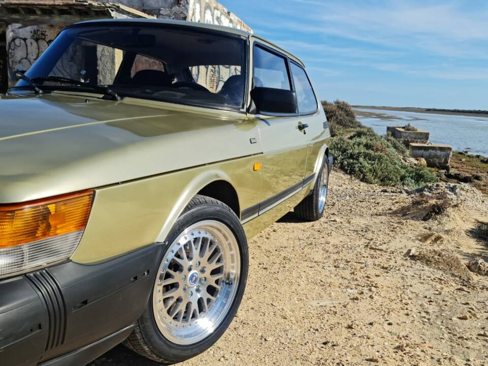 Image 16/50 of Saab 900 (1992)