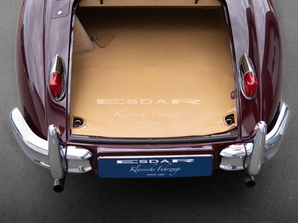 Image 31/32 de Jaguar XK 140 OTS (1955)