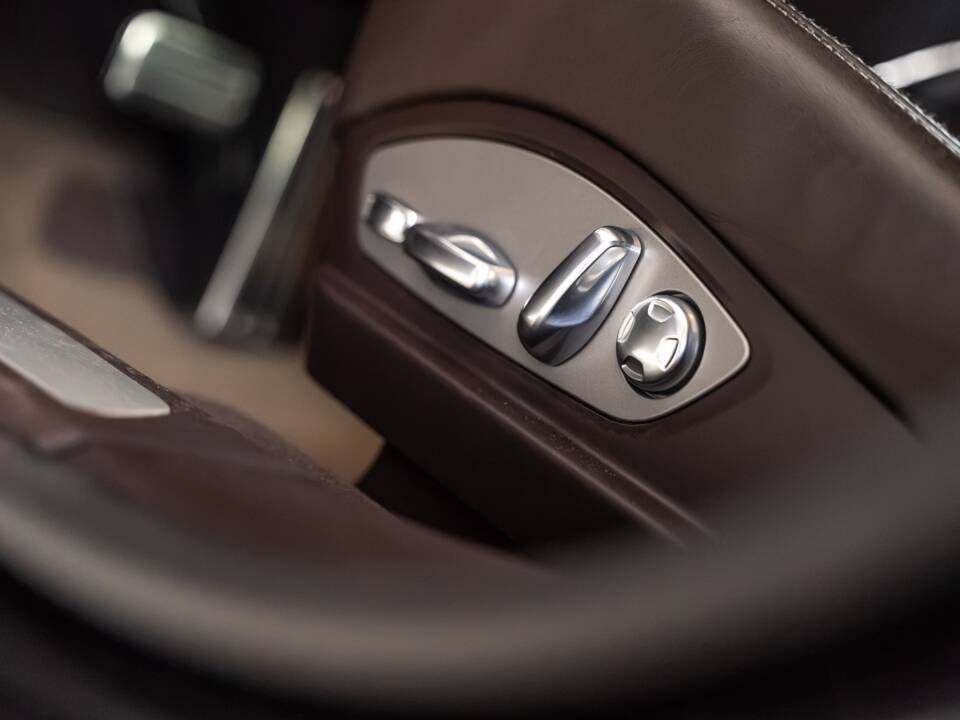 Image 10/31 of Porsche Panamera Turbo (2010)