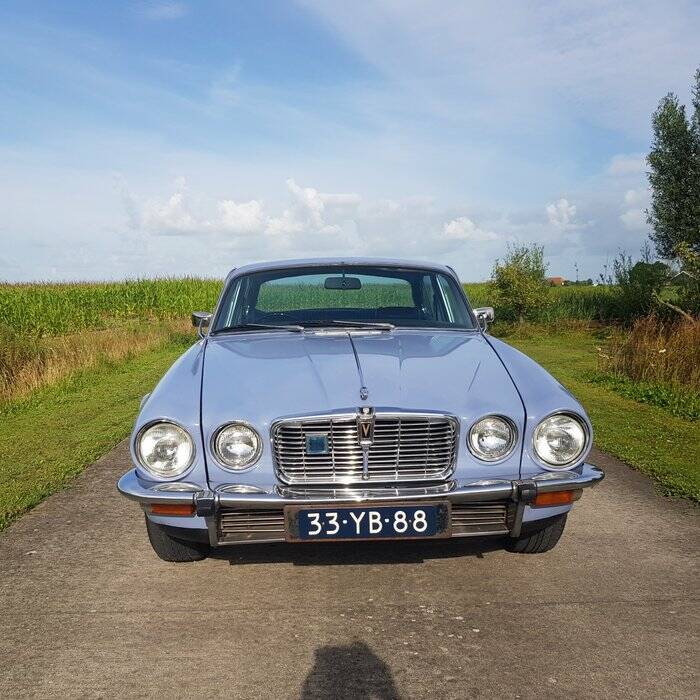 Image 2/7 de Jaguar XJ 12 L (1974)