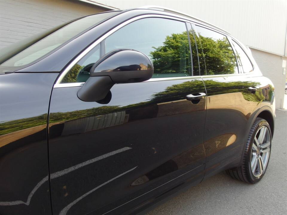 Bild 28/98 von Porsche Cayenne Turbo (2010)