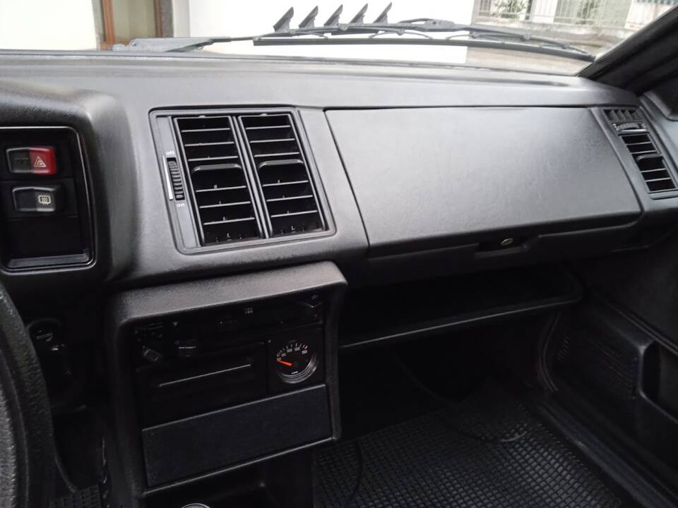 Image 29/67 de Volkswagen Scirocco II GT (1984)