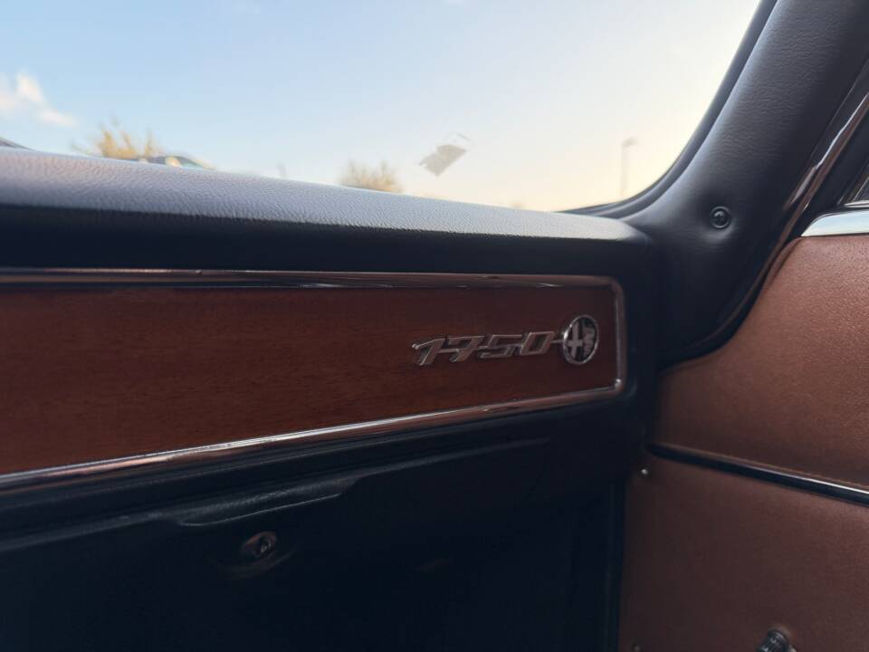 Image 24/27 of Alfa Romeo 1750 GT Veloce (1969)