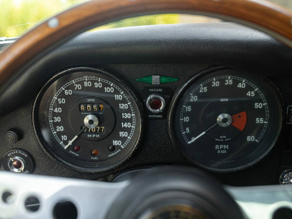 Obraz 50/50 pojazdu Jaguar E-Type (1968)