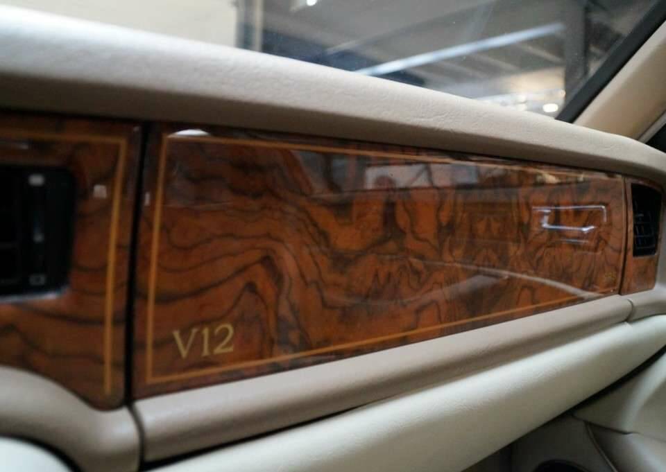 Image 16/47 of Jaguar XJ12 6.0 (1994)