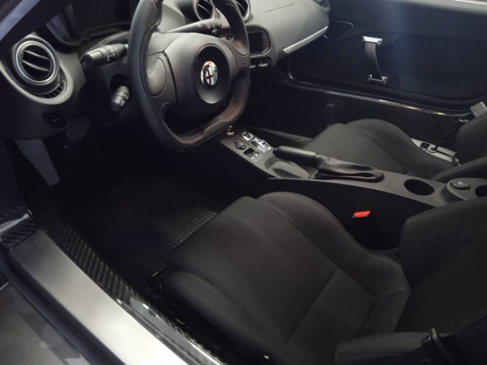 Image 11/13 of Alfa Romeo 4C (2014)