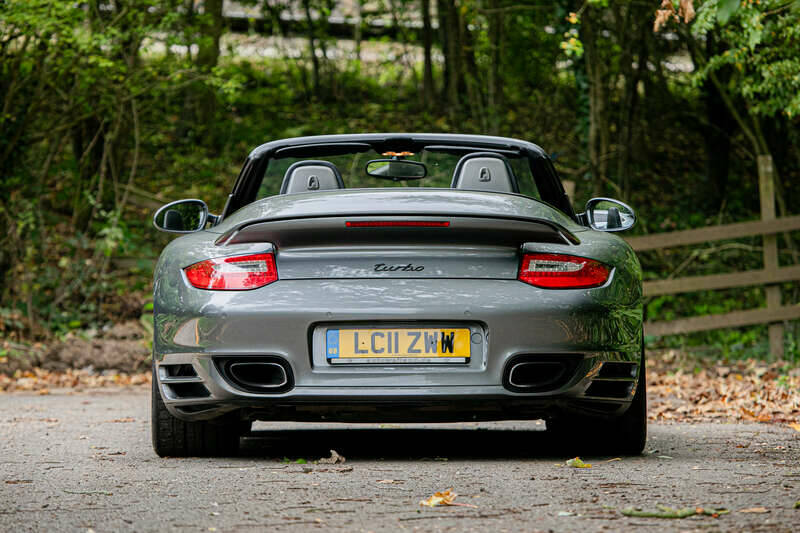 Imagen 11/50 de Porsche 911 Turbo S (2011)