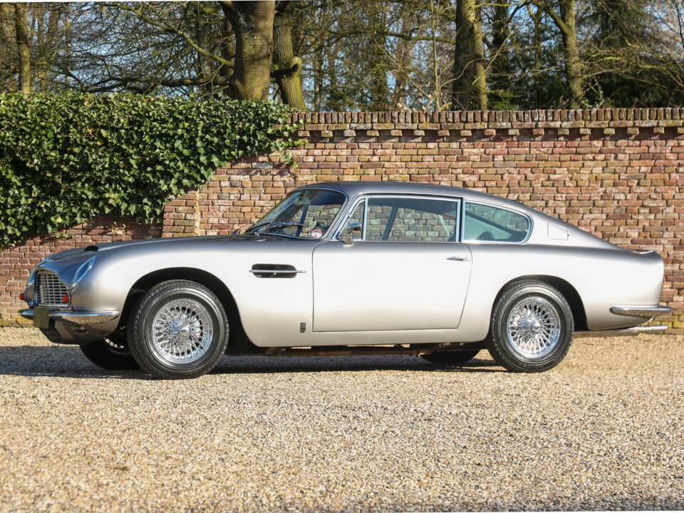 Bild 27/50 von Aston Martin DB 6 (1968)