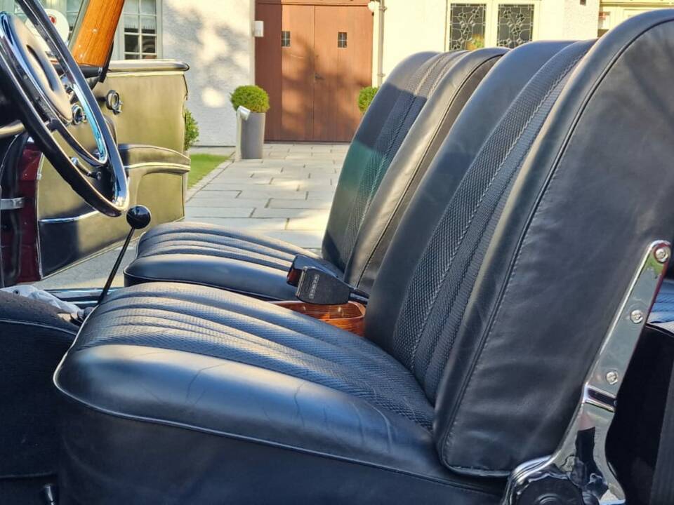 Image 8/44 of Mercedes-Benz 220 SE b (1962)