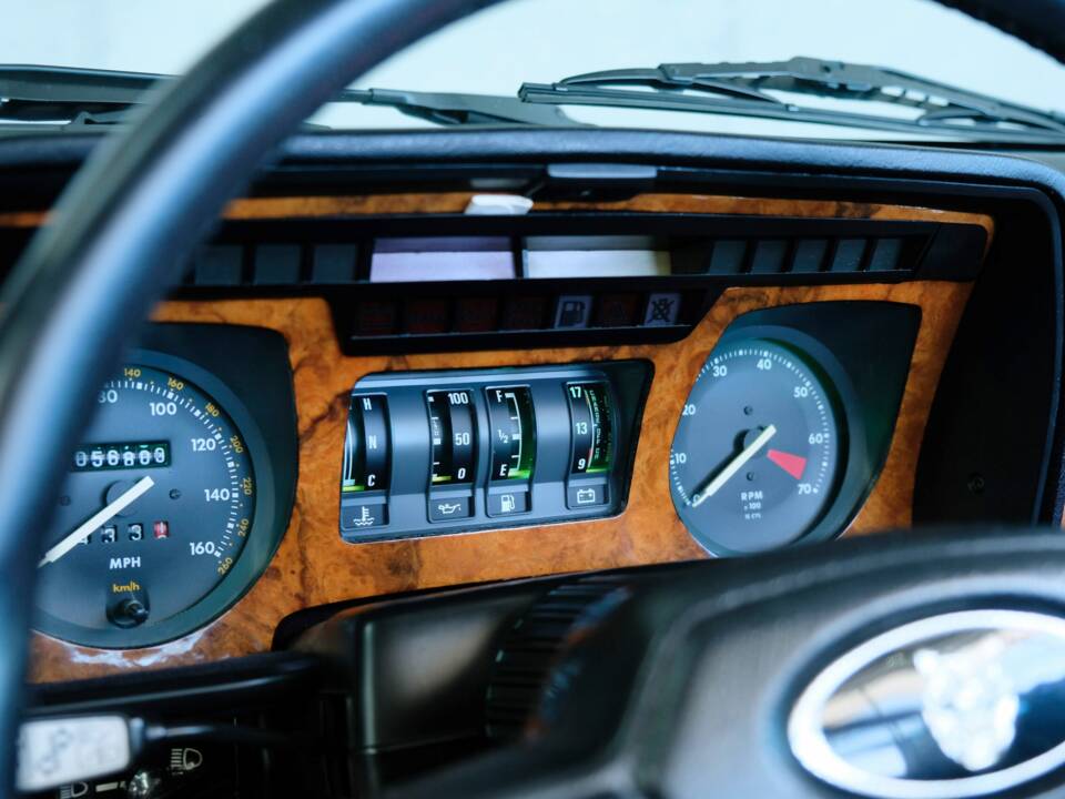 Image 17/47 of Jaguar XJ-SC 5.3 (1987)
