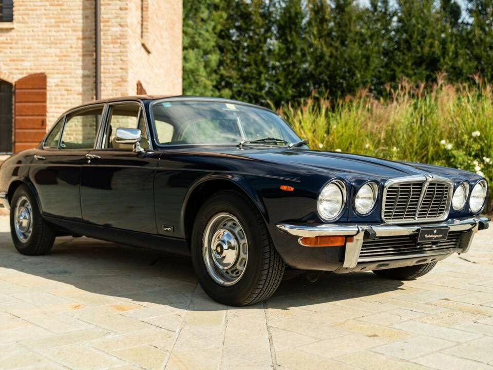 Bild 3/50 von Jaguar XJ 4.2 (1978)