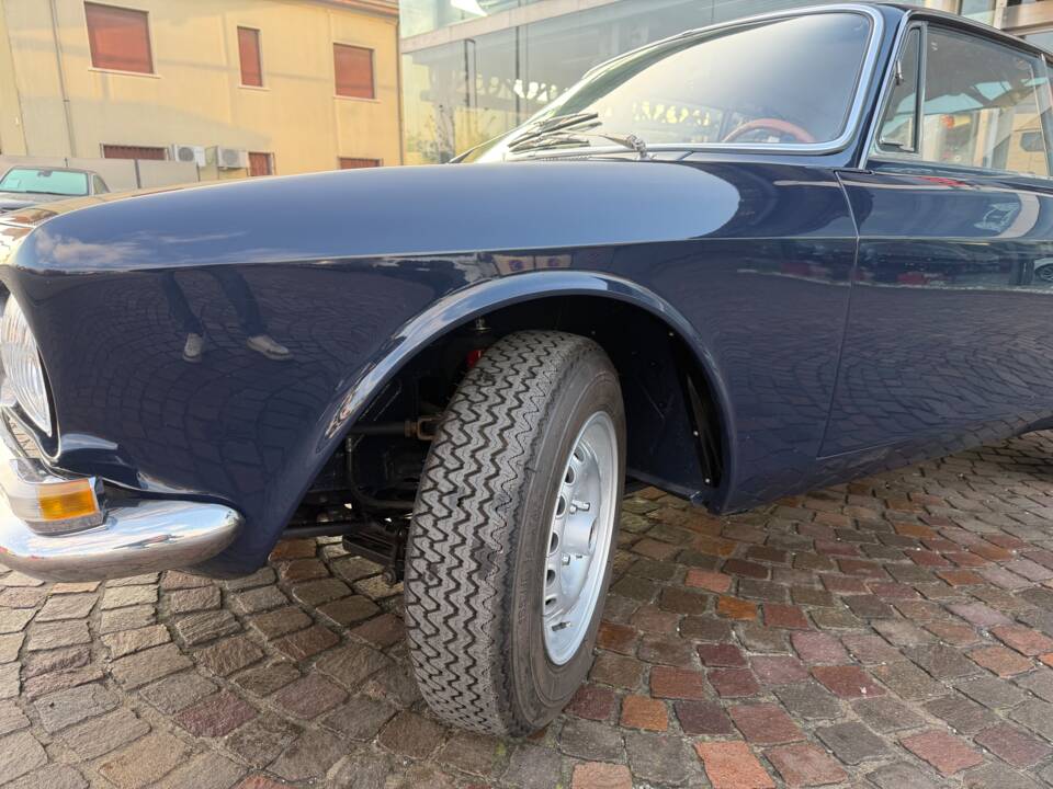 Image 12/27 of Alfa Romeo 1750 GT Veloce (1969)
