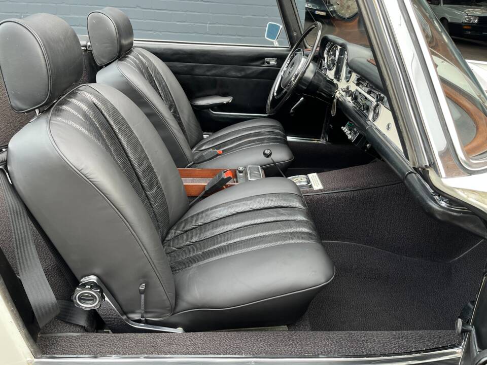 Image 41/100 of Mercedes-Benz 280 SL (1970)
