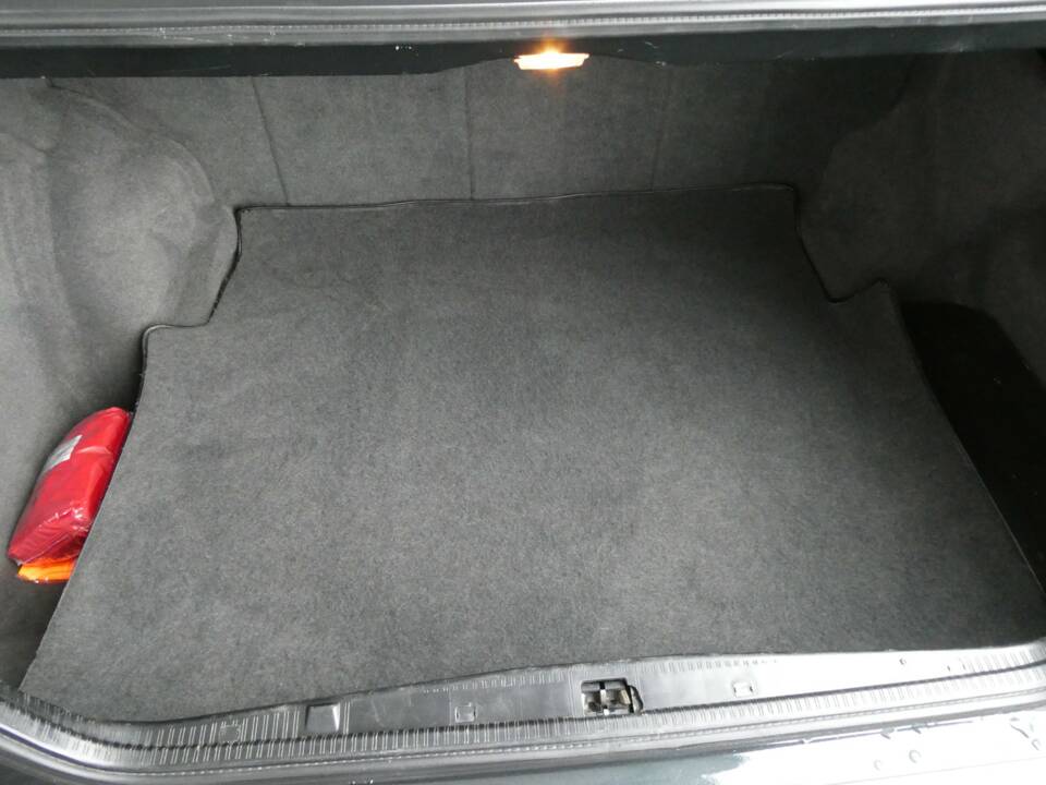 Image 16/21 of Mercedes-Benz 500 E (1992)