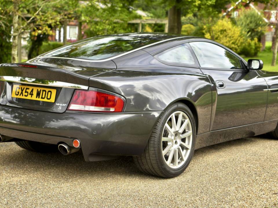 Imagen 9/50 de Aston Martin V12 Vanquish S (2005)