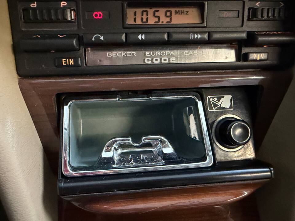 Afbeelding 35/36 van Mercedes-Benz 200 (1988)