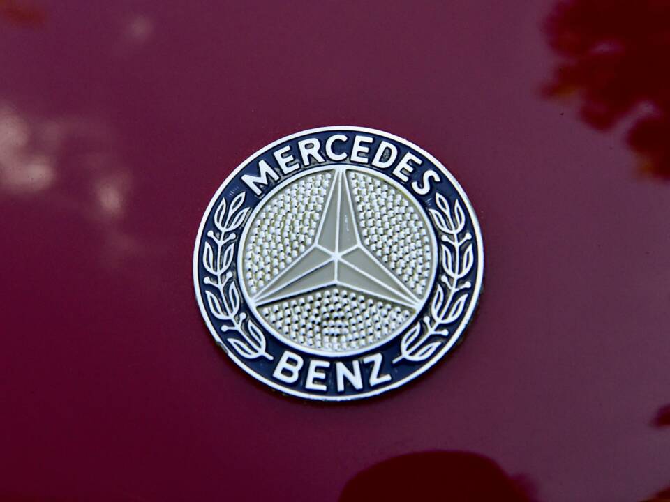 Image 25/50 of Mercedes-Benz 300 SL (1988)
