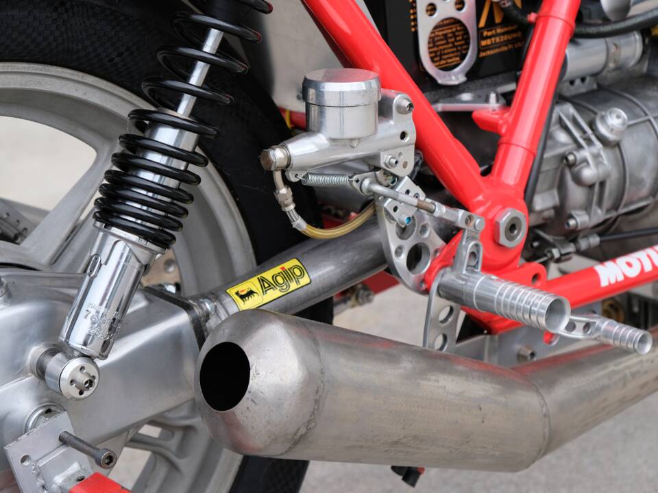 Image 33/39 of Moto Guzzi 1000 SP II (1985)