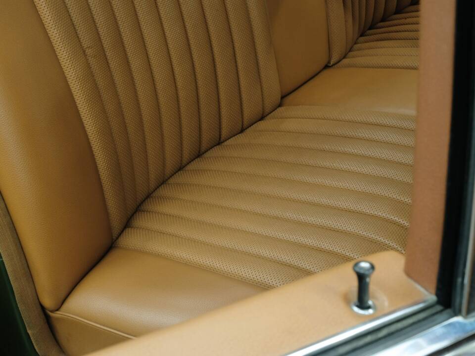 Image 30/50 de Mercedes-Benz 350 SE (1975)