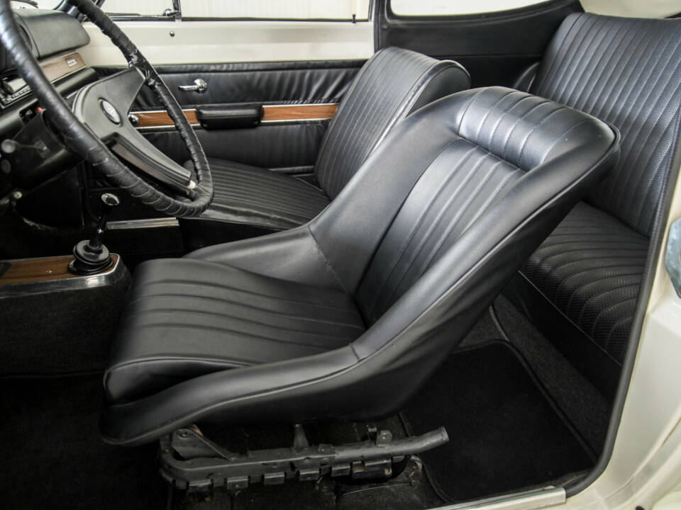 Image 15/50 of Opel Olympia 1700 S (1968)