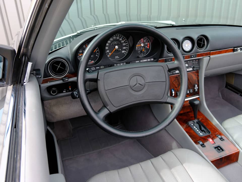 Image 72/96 of Mercedes-Benz 560 SL (1987)