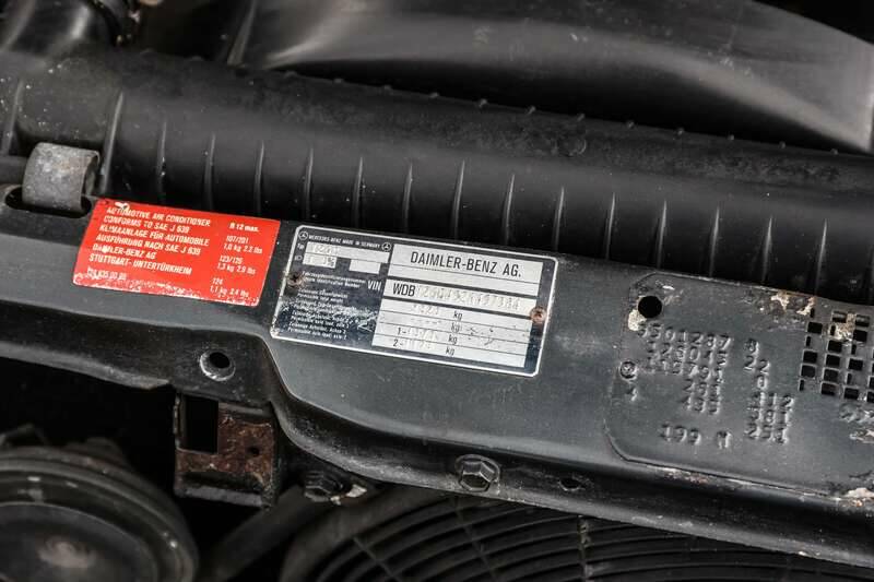 Image 40/50 of Mercedes-Benz 560 SEC 6.0 AMG (1989)