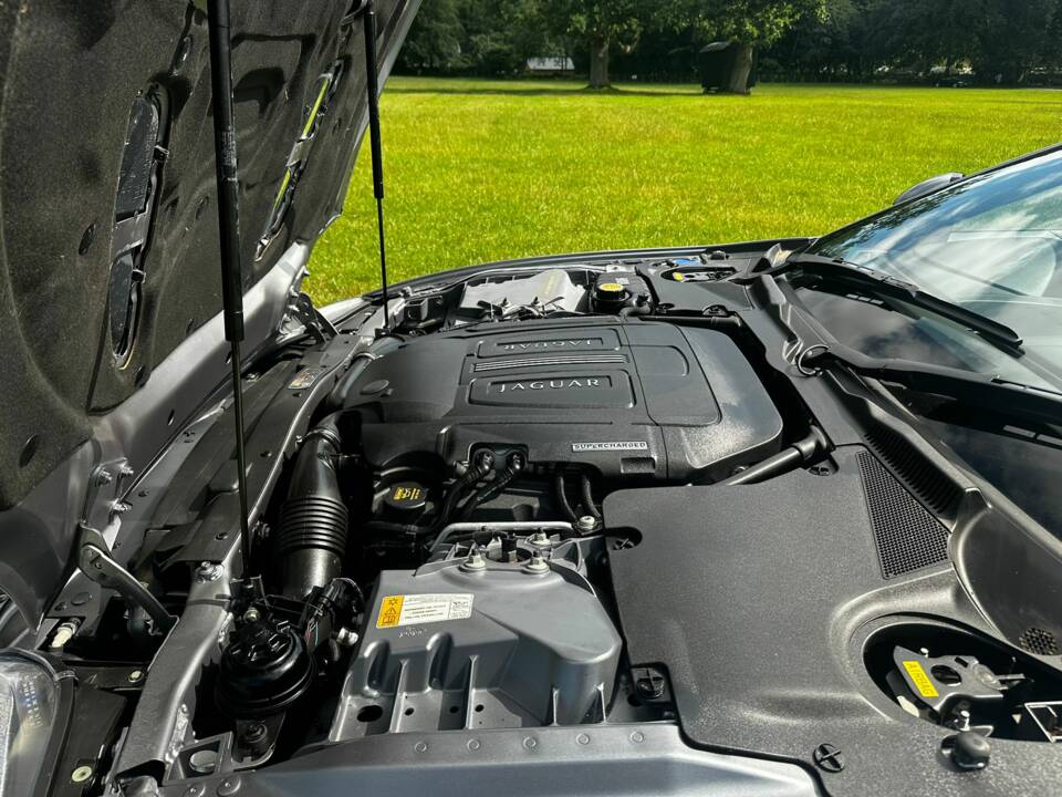 Image 39/46 of Jaguar XKR (2010)