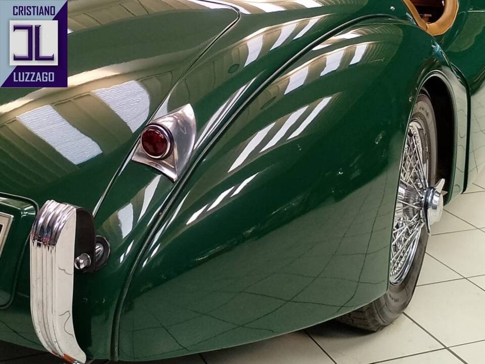 Image 22/57 of Jaguar XK 120 SE OTS (1953)