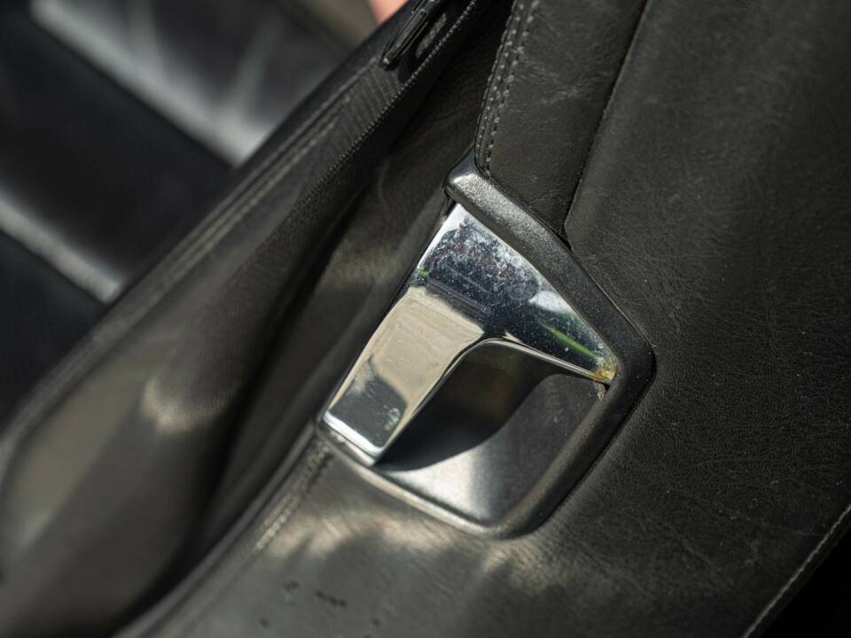 Image 29/50 of Mercedes-Benz 300 SL (1990)