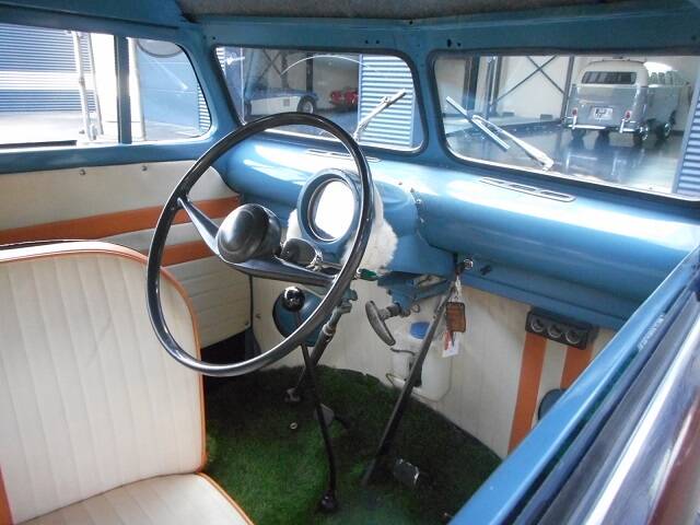 Image 13/20 of Volkswagen T2b Kombi (1973)