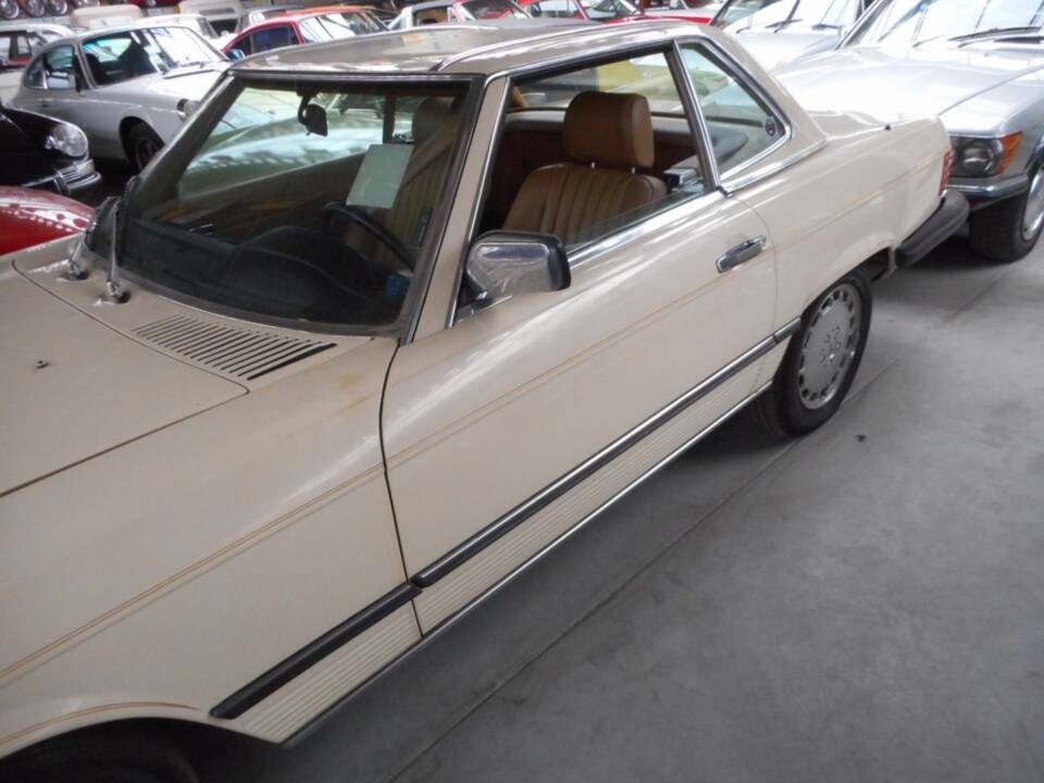 Image 7/26 of Mercedes-Benz 560 SL (1987)