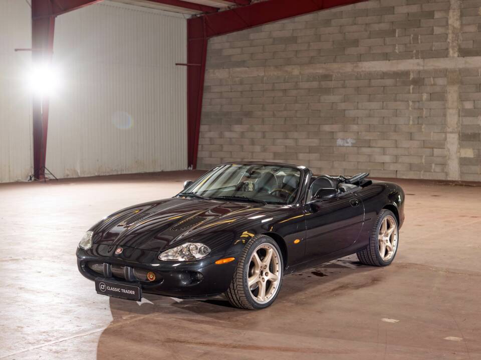 Bild 2/55 von Jaguar XKR (2000)